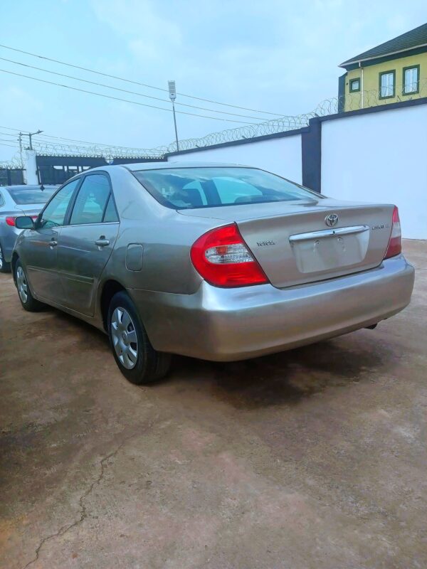 2004 Toyota Camry LE