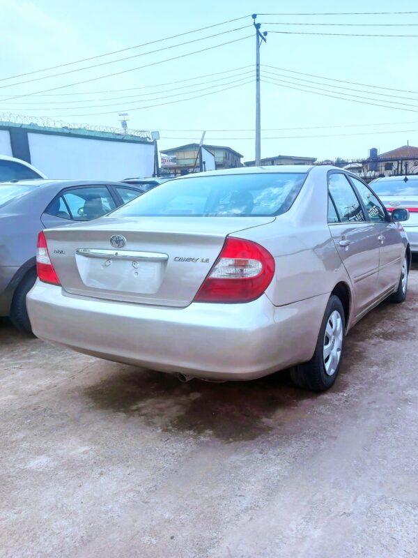 2004 Toyota Camry LE