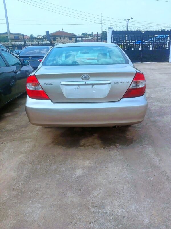 2004 Toyota Camry LE