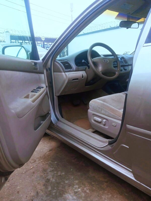 2004 Toyota Camry LE