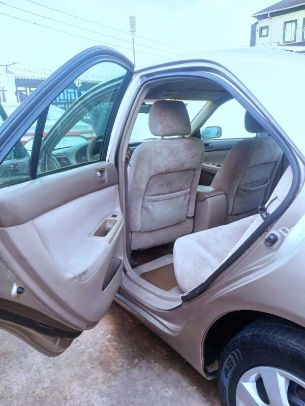 2004 Toyota Camry LE