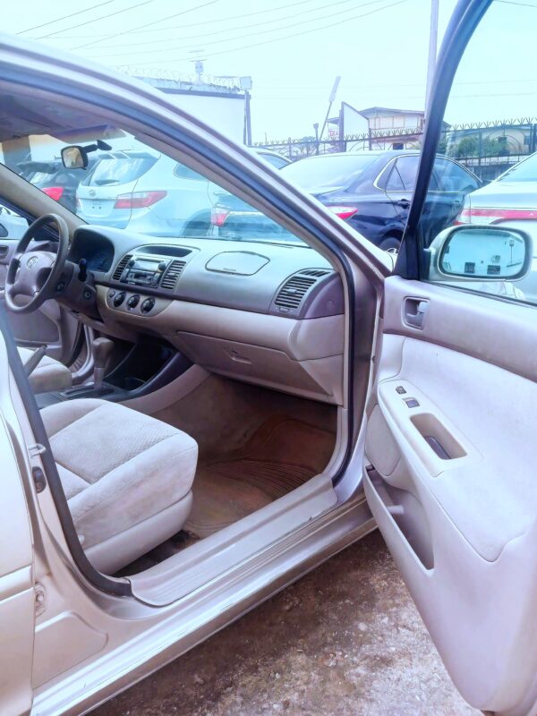 2004 Toyota Camry LE