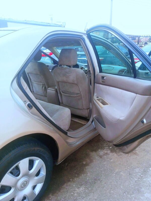 2004 Toyota Camry LE